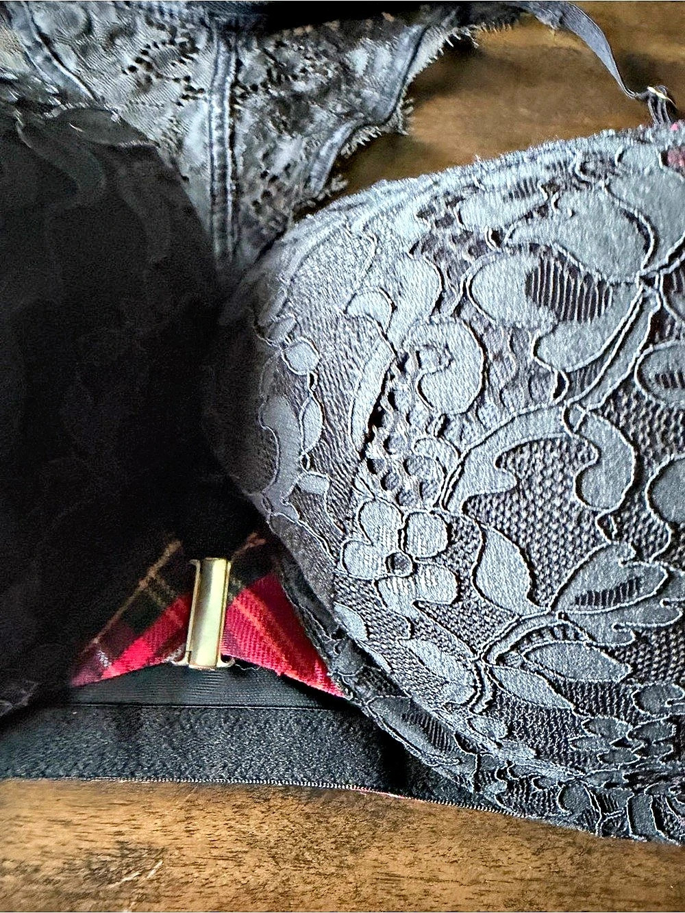 Cacique Boost Plunge Plaid Holiday Lace Bra in Red & Black 44C - Picture 4 of 9